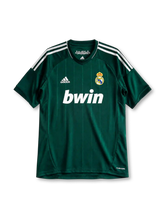bwin 스폰서 로고가 있는 레알 마드리드 2012/13 서드 레트로 유니폼