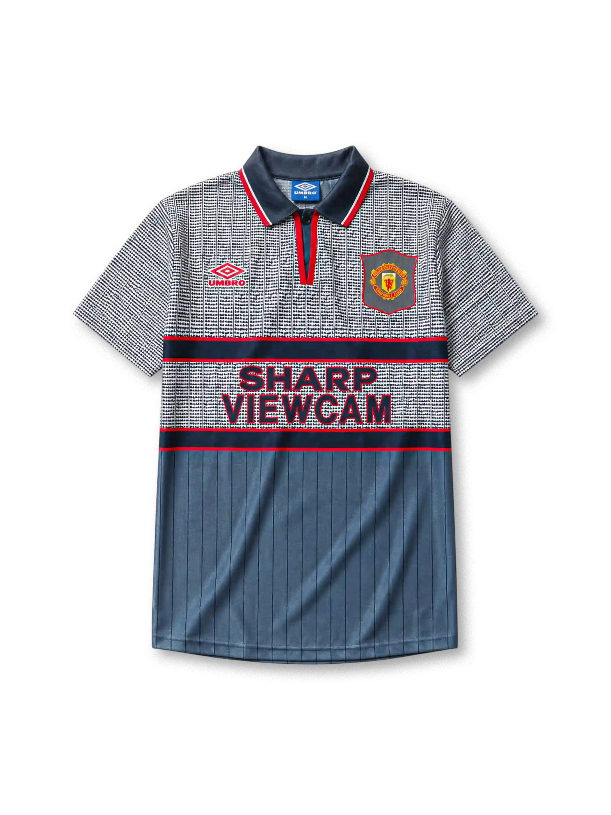 1995/96 시즌 맨체스터 유나이티드 어웨이 레트로 유니폼, 그레이와 네이비 배색, Umbro 로고, SHARP VIEWCAM 스폰서 및 레드 라인 디테일이 특징인 축구 셔츠